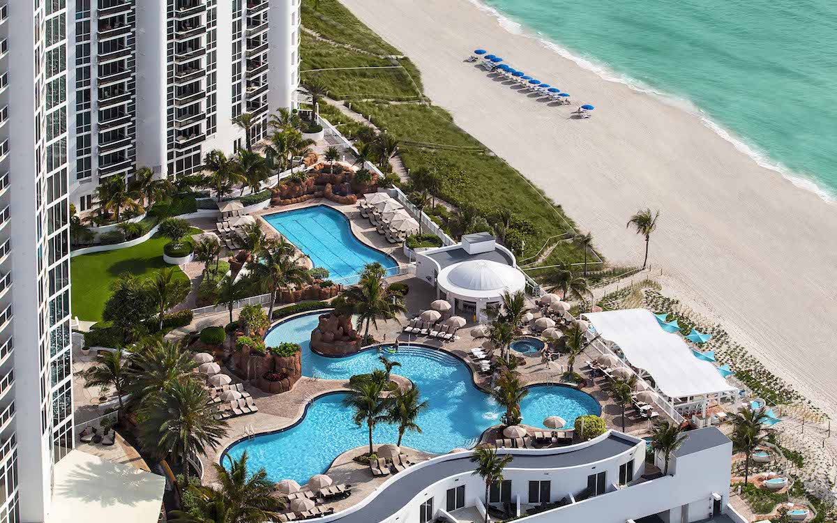 Trump International Beach Resort pool