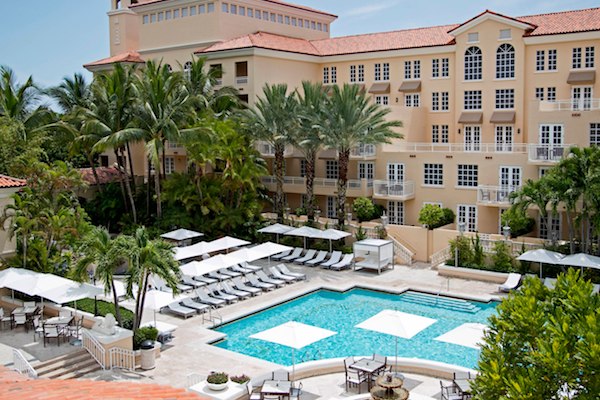 Cascata pool at JW Marriott Miami hotel